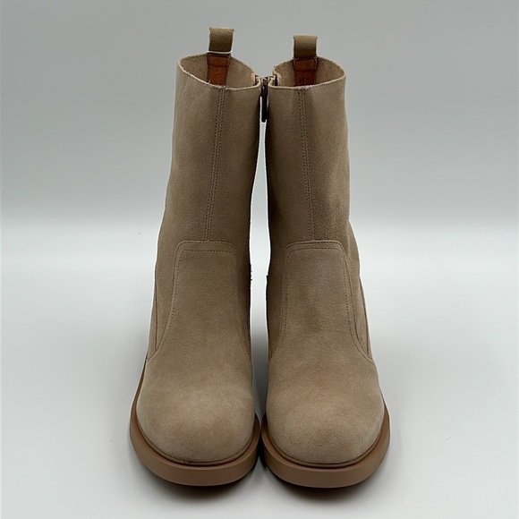 André Assous Gloria Suede Water Resistant Boots Sesame Beige Size 8 NWB - Picture 6 of 11